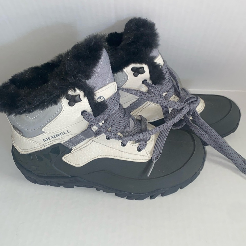 NWOT. Merrill Ash performance footwear. boots for girls.